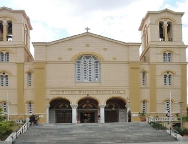 Συμμορία εισβάλλει σε Ιερό Ναό στο κέντρο της Αθήνας και τρομοκρατεί τους πιστούς - Ευθύνη από «Ρουβίκωνα» (upd)
